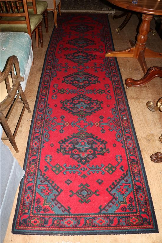 Axminster red runner(-)